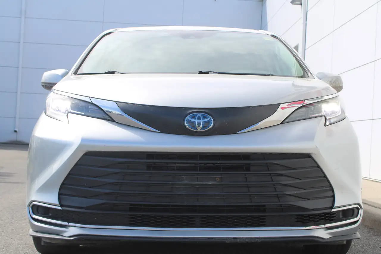 Toyota Sienna снимка Toyota Sienna