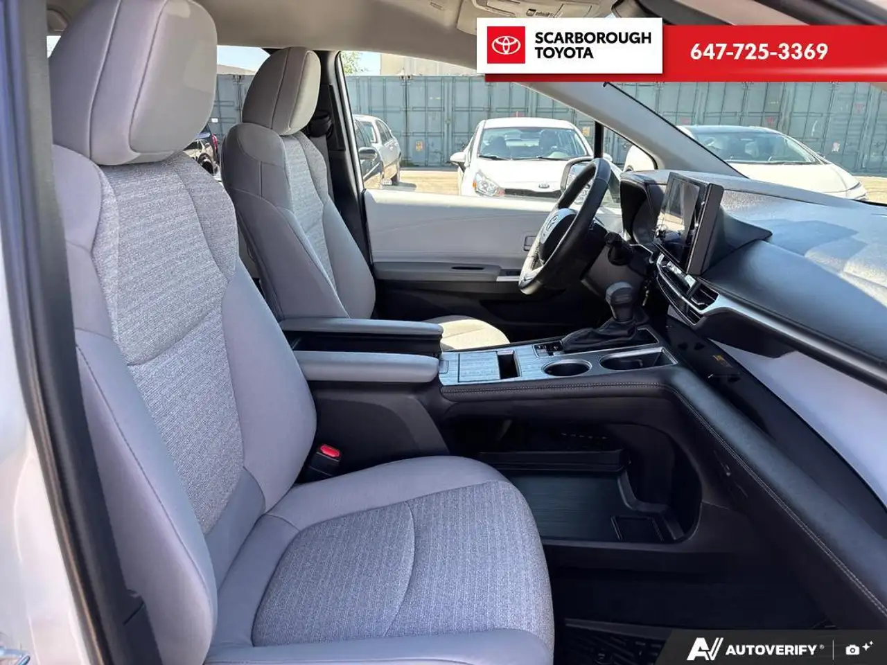Toyota Sienna снимка Toyota Sienna