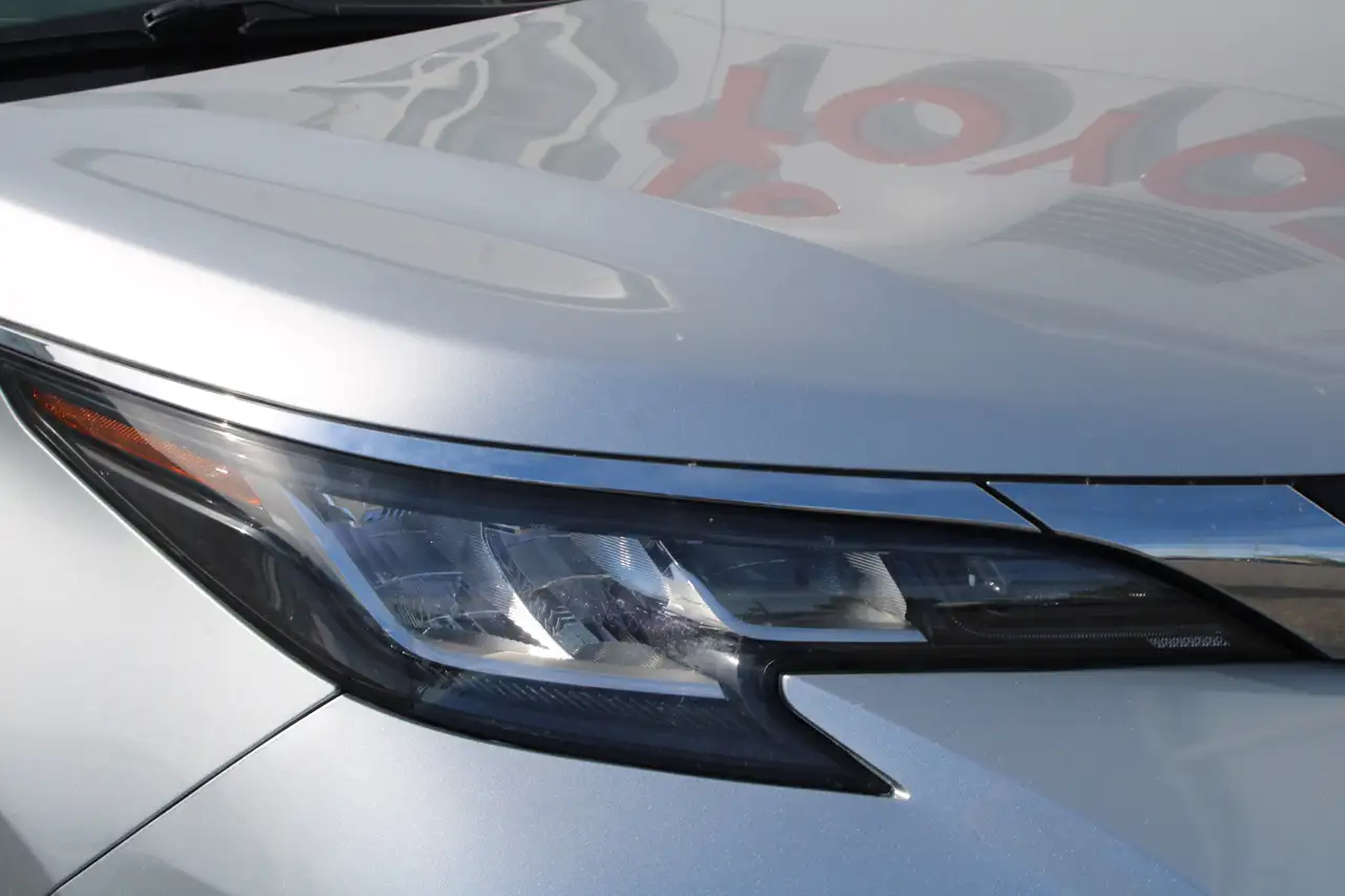 Toyota Sienna снимка Toyota Sienna