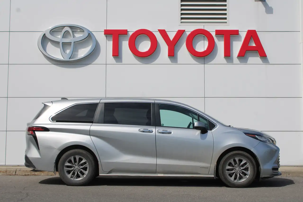 Toyota Sienna снимка Toyota Sienna