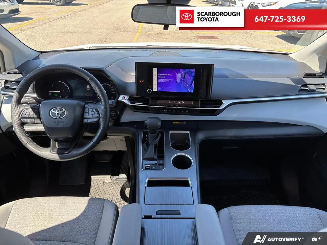 Toyota Sienna снимка Toyota Sienna