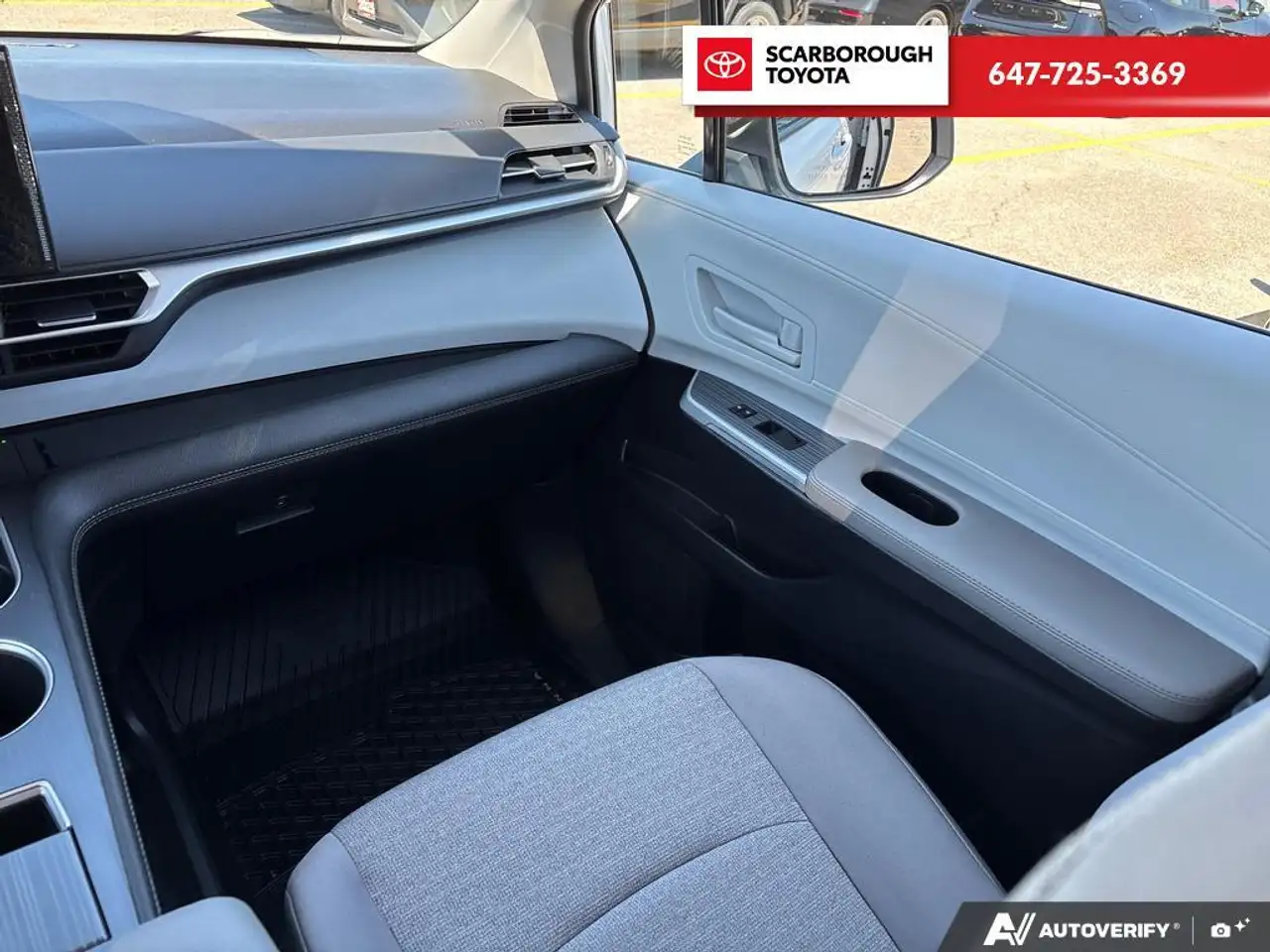 Toyota Sienna снимка Toyota Sienna