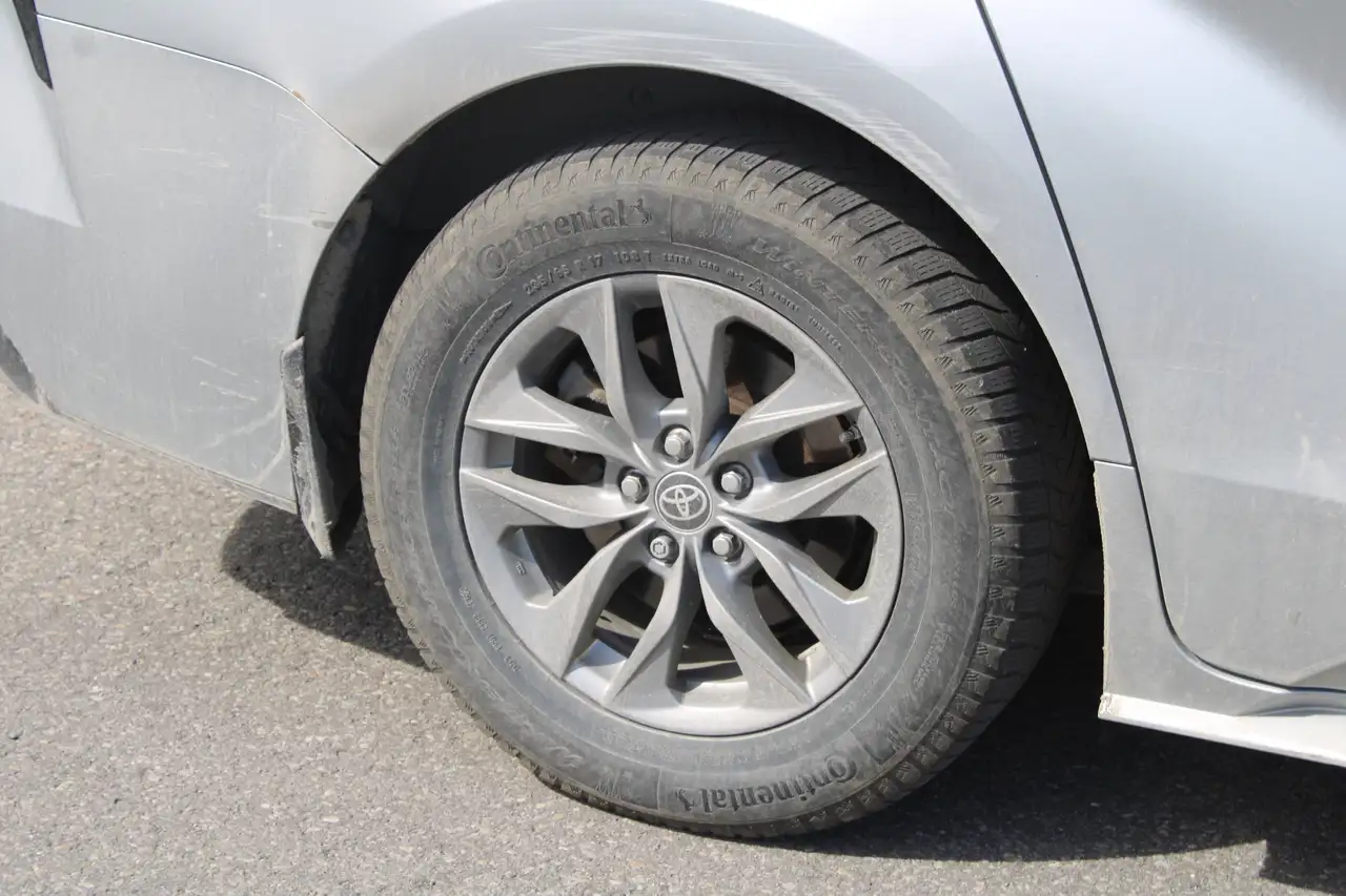 Toyota Sienna снимка Toyota Sienna