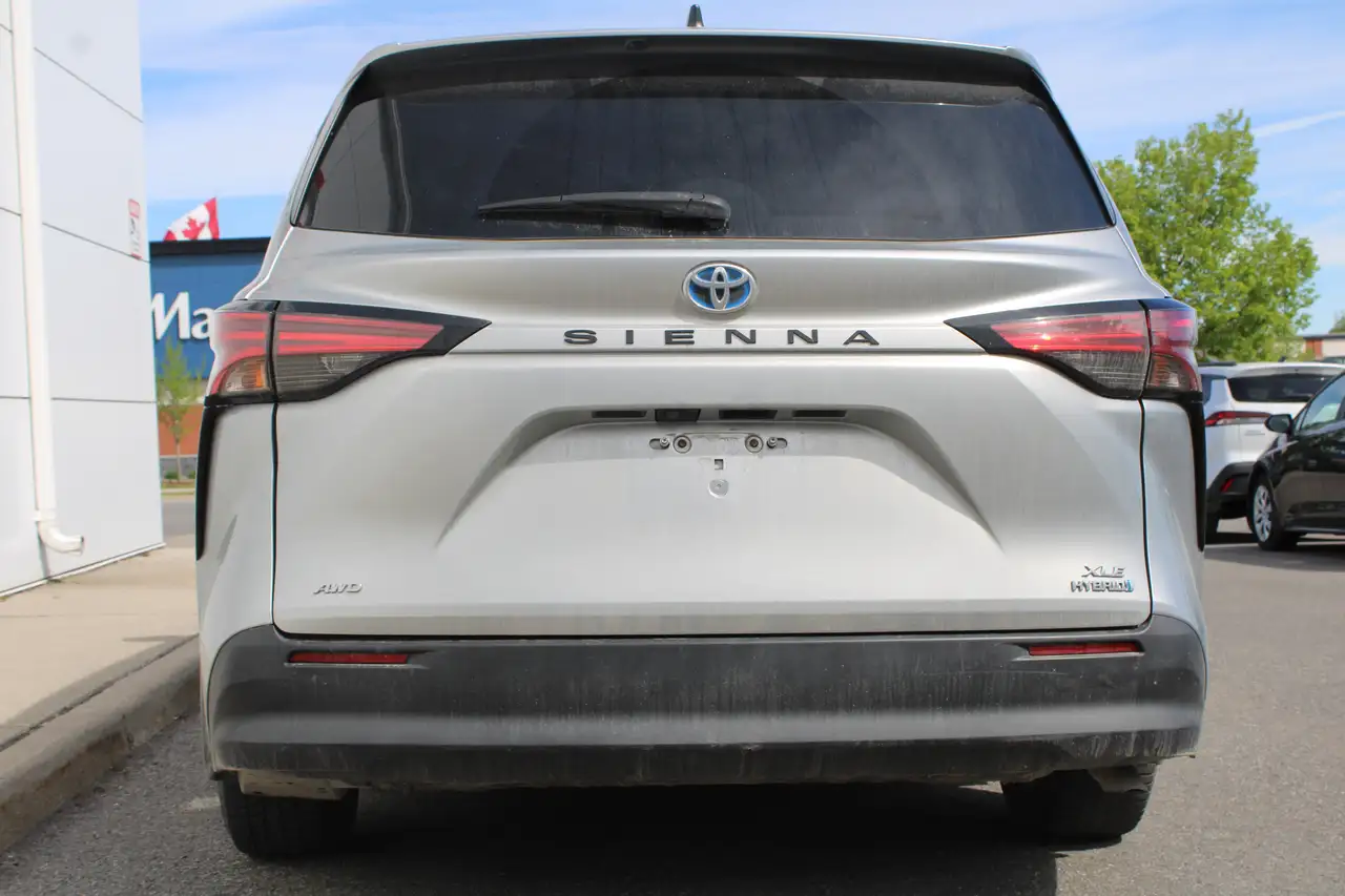 Toyota Sienna снимка Toyota Sienna
