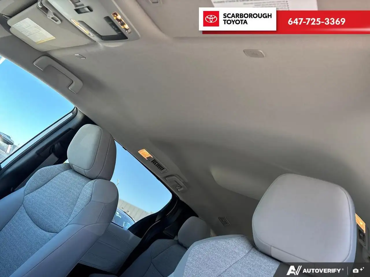 Toyota Sienna снимка Toyota Sienna