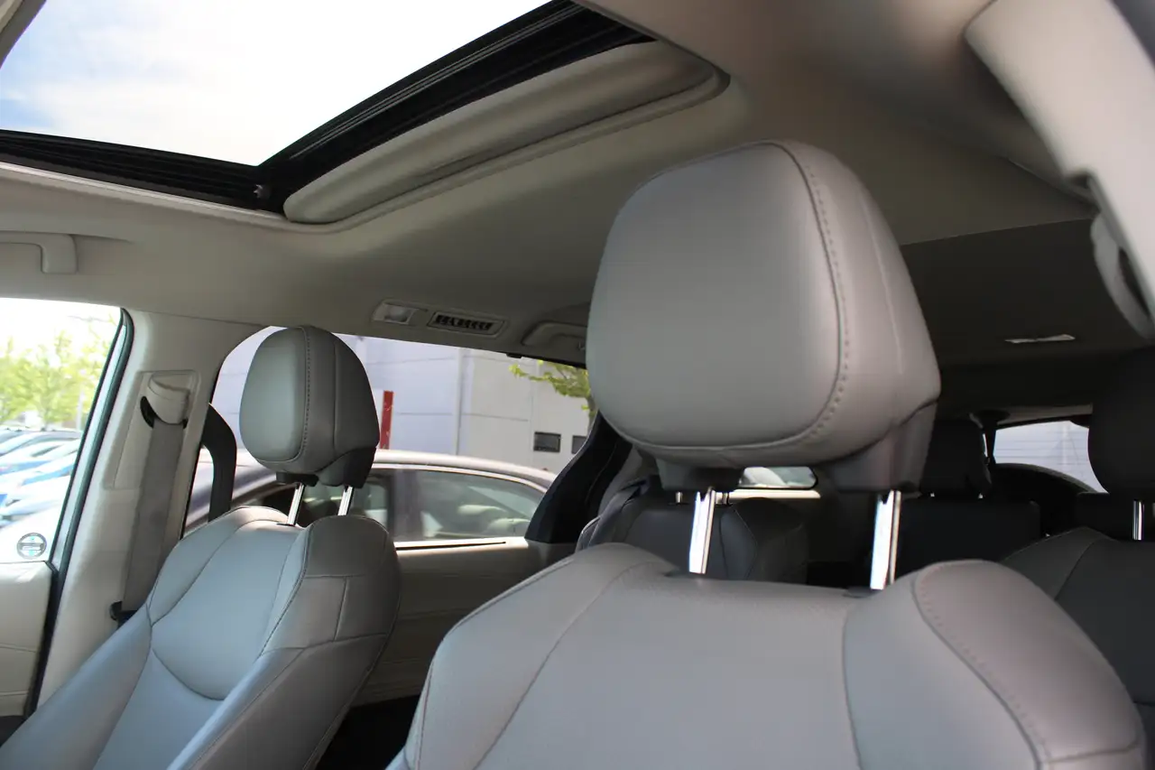 Toyota Sienna снимка Toyota Sienna