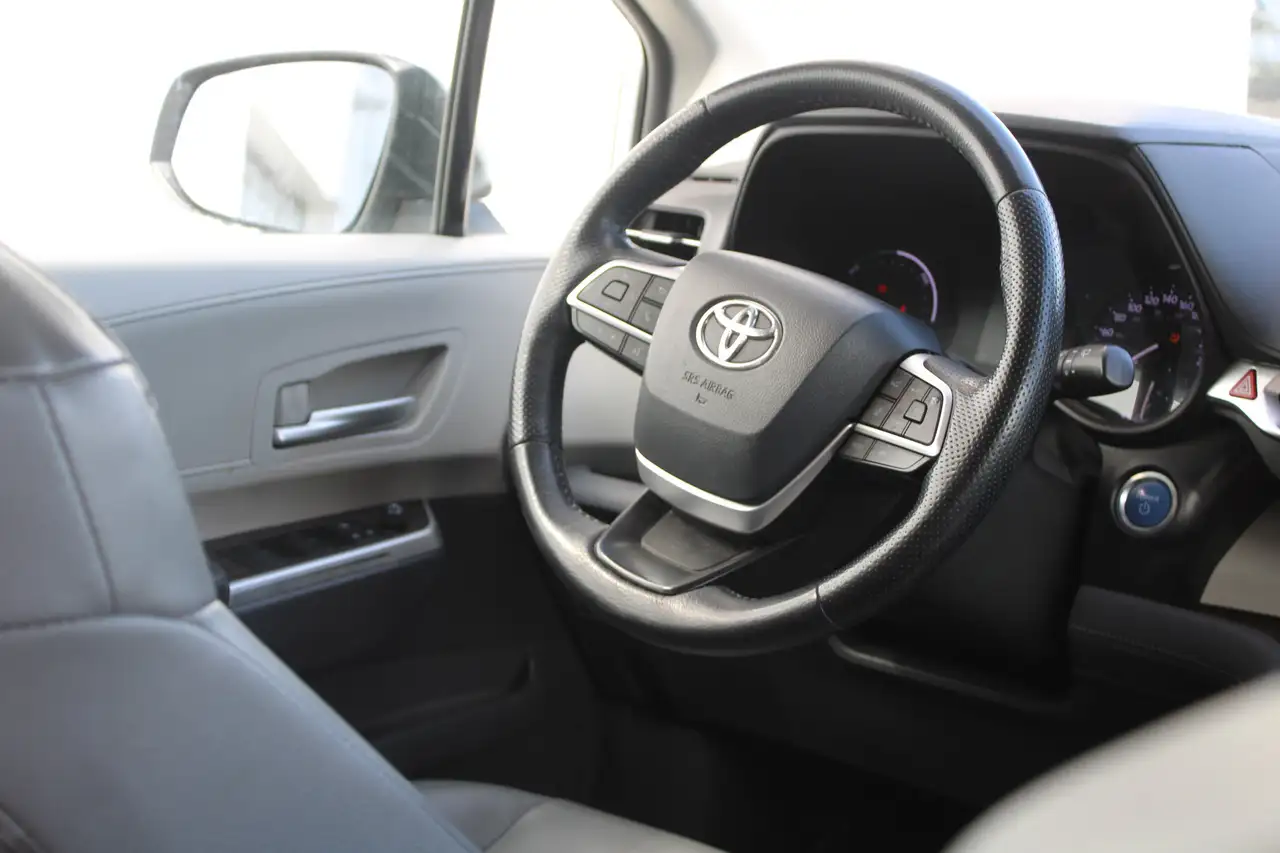 Toyota Sienna снимка Toyota Sienna