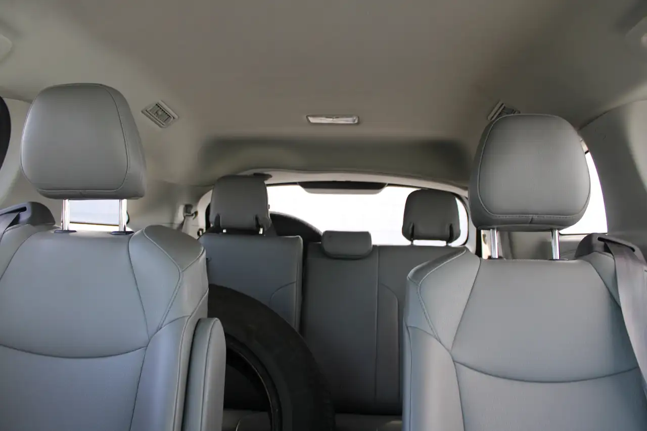 Toyota Sienna снимка Toyota Sienna