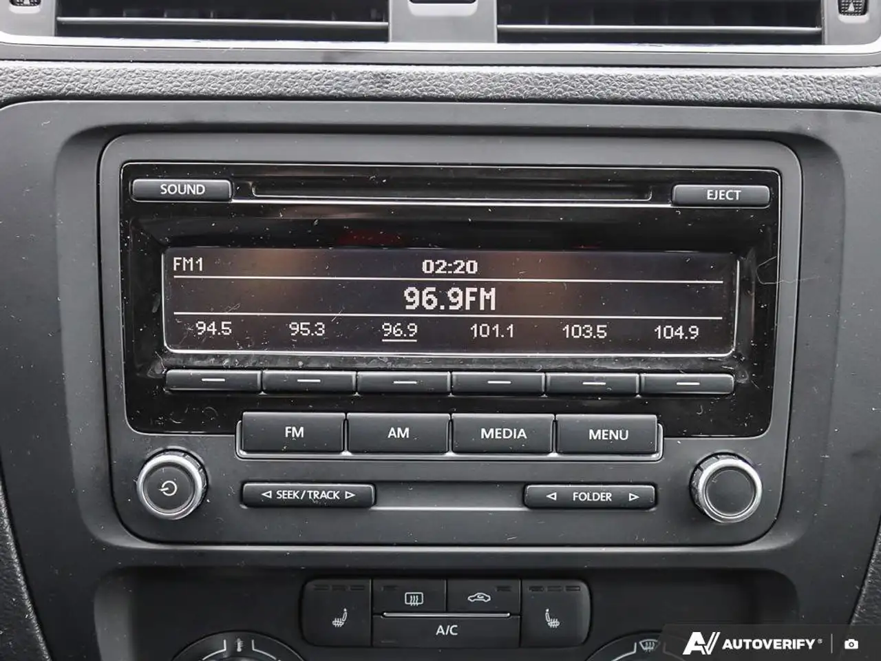Volkswagen Jetta снимка Volkswagen Jetta