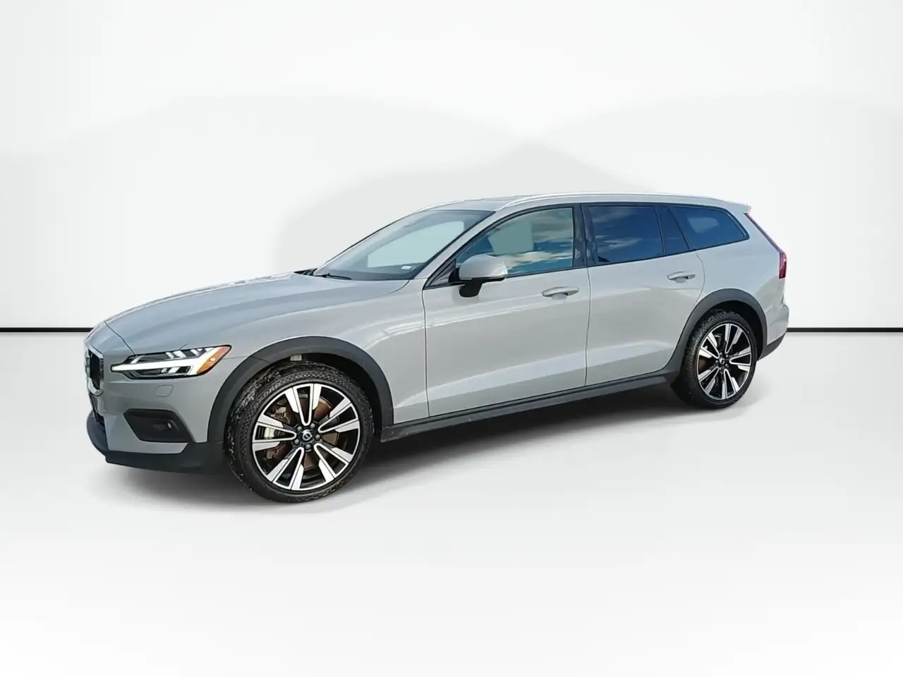 Volvo V60 Cross Country снимка Volvo V60 Cross Country