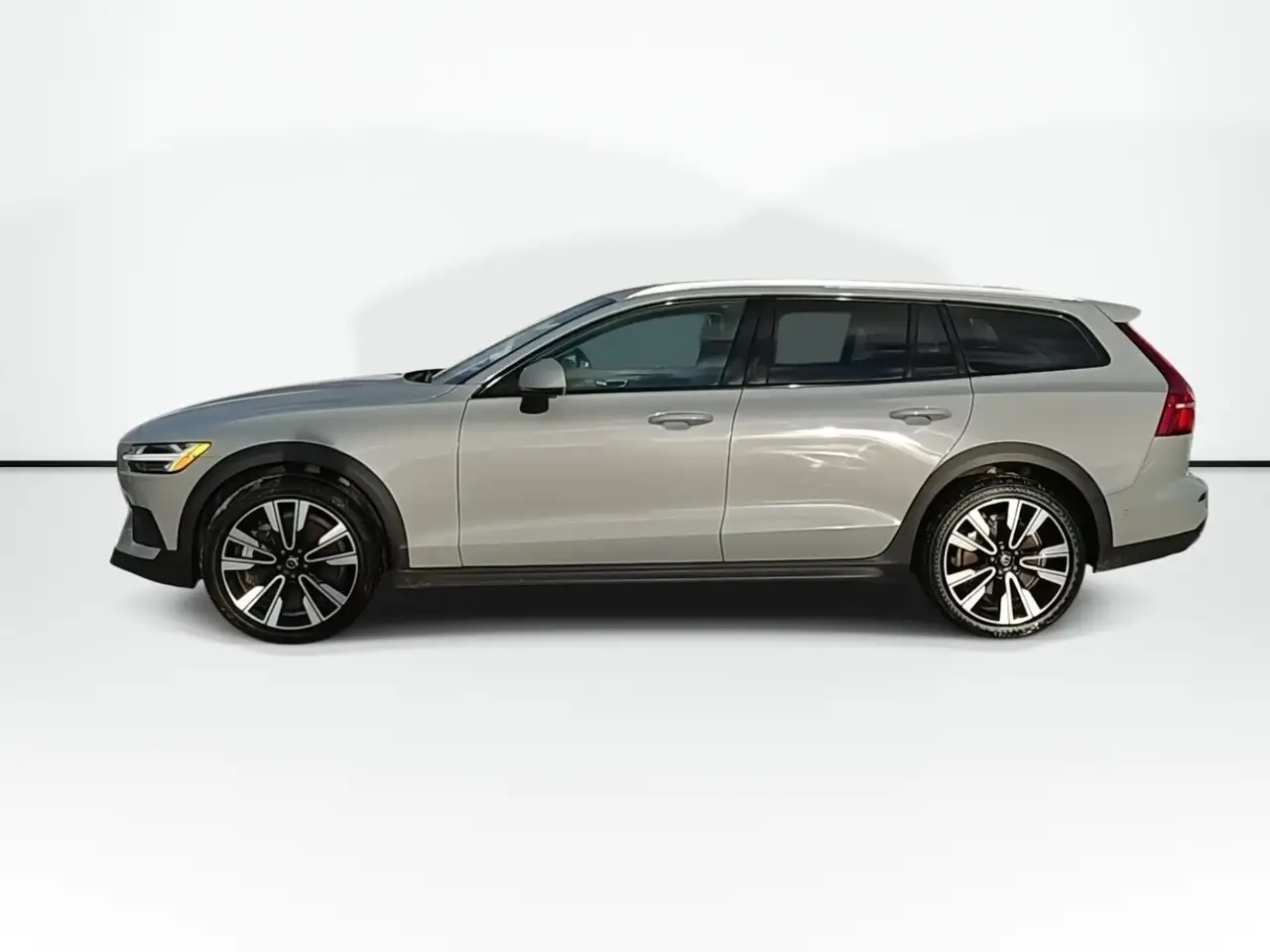 Volvo V60 Cross Country снимка Volvo V60 Cross Country