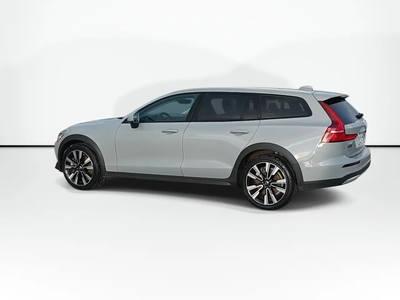 Volvo V60 Cross Country снимка Volvo V60 Cross Country