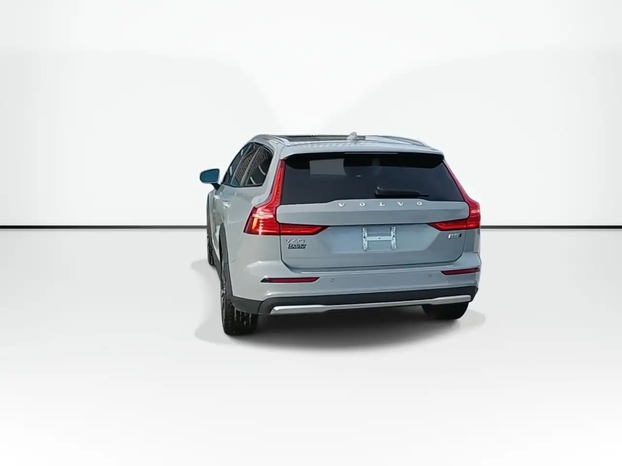 Volvo V60 Cross Country снимка Volvo V60 Cross Country