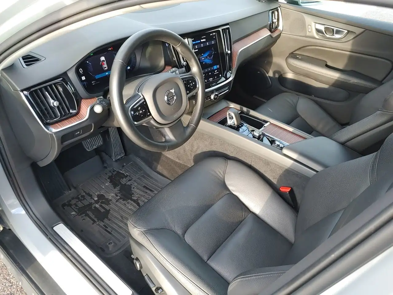 Volvo V60 Cross Country снимка Volvo V60 Cross Country