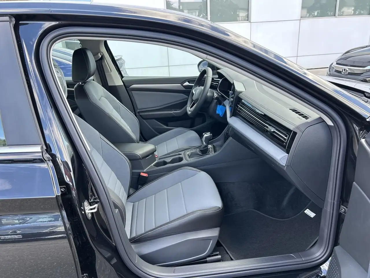 Volkswagen Jetta photo Volkswagen Jetta
