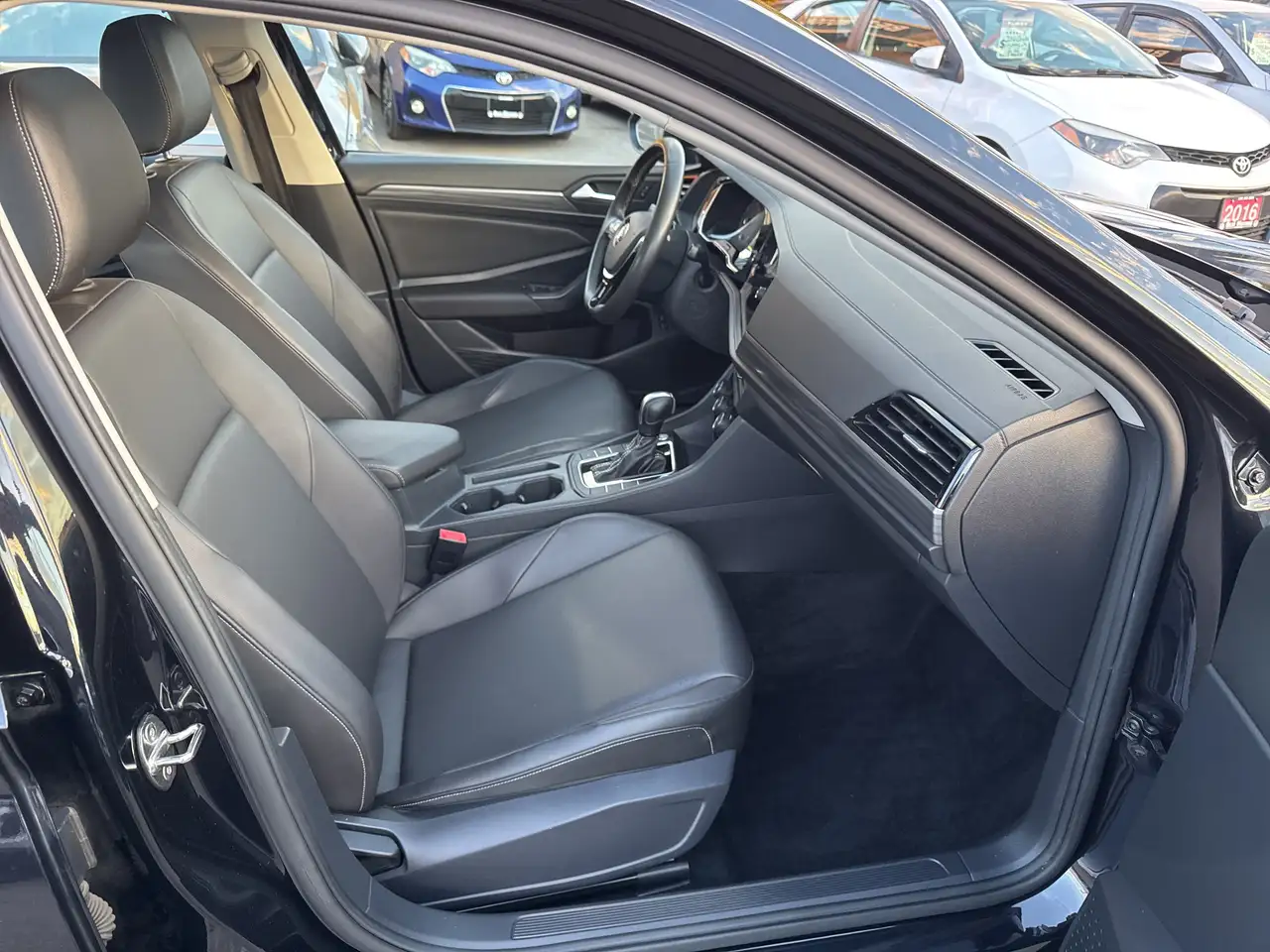 Volkswagen Jetta снимка Volkswagen Jetta