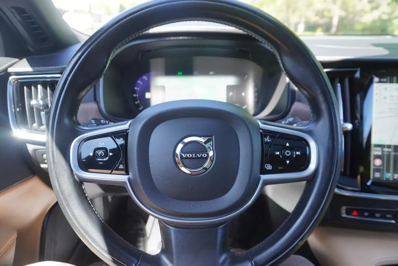 Volvo V90 Cross Country снимка Volvo V90 Cross Country