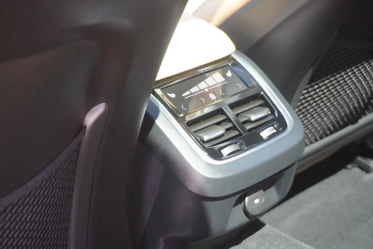 Volvo V90 Cross Country снимка Volvo V90 Cross Country