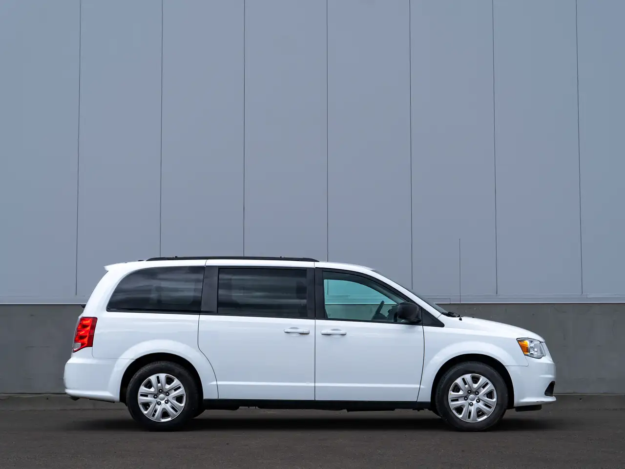 Dodge Grand Caravan снимка Dodge Grand Caravan