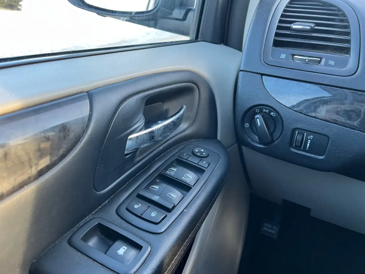 Dodge Grand Caravan photo Dodge Grand Caravan