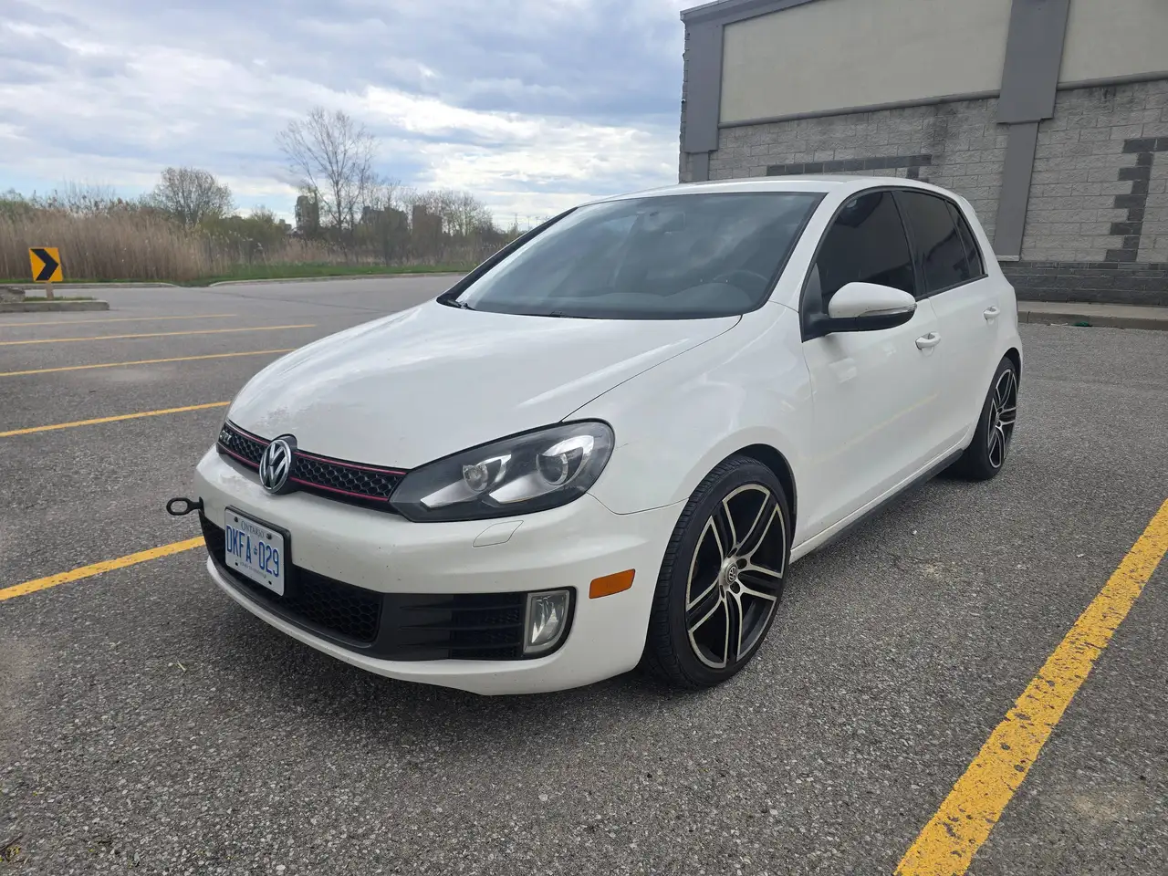 Volkswagen Golf GTI снимка Volkswagen Golf GTI