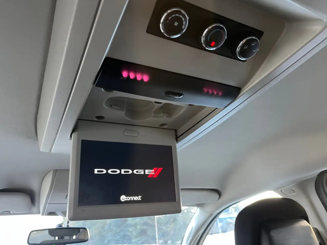 Dodge Grand Caravan photo Dodge Grand Caravan