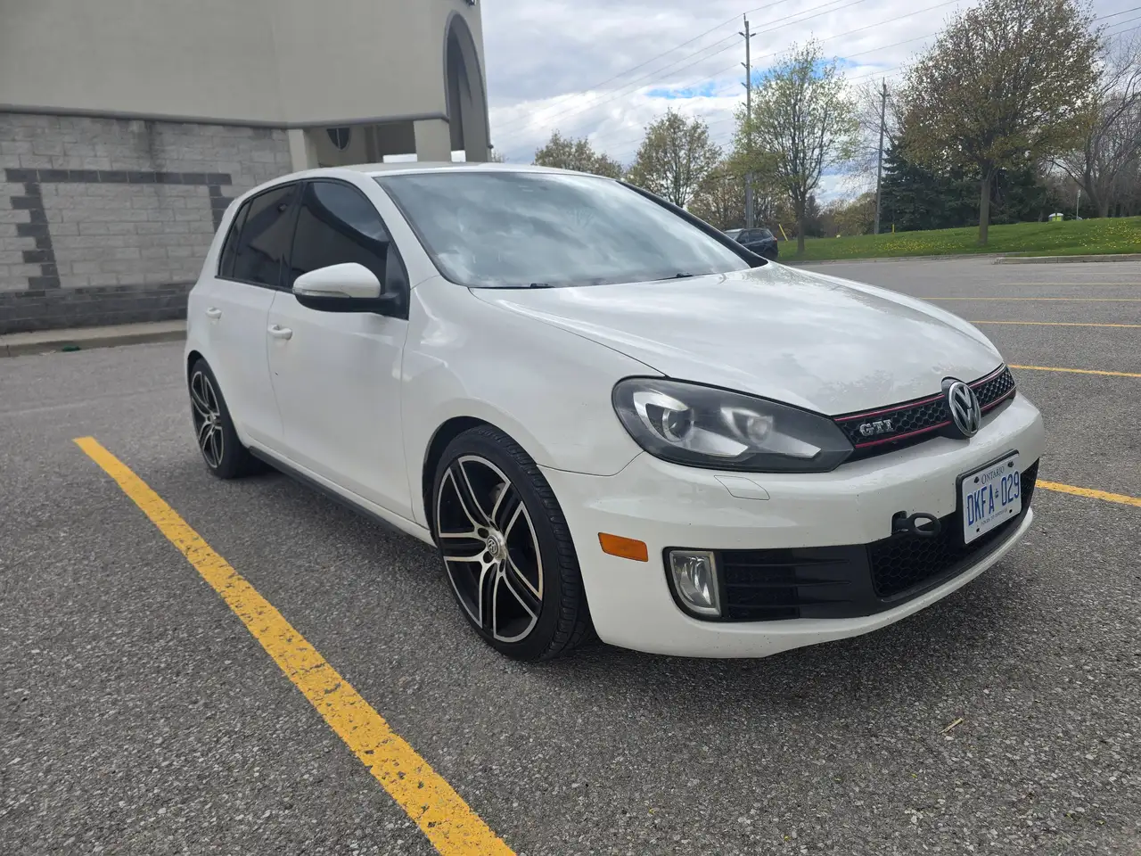 Volkswagen Golf GTI снимка Volkswagen Golf GTI