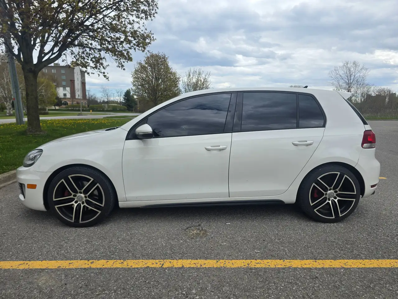 Volkswagen Golf GTI снимка Volkswagen Golf GTI