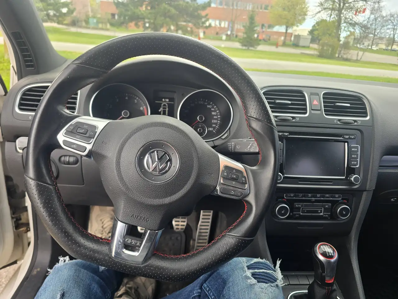 Volkswagen Golf GTI снимка Volkswagen Golf GTI