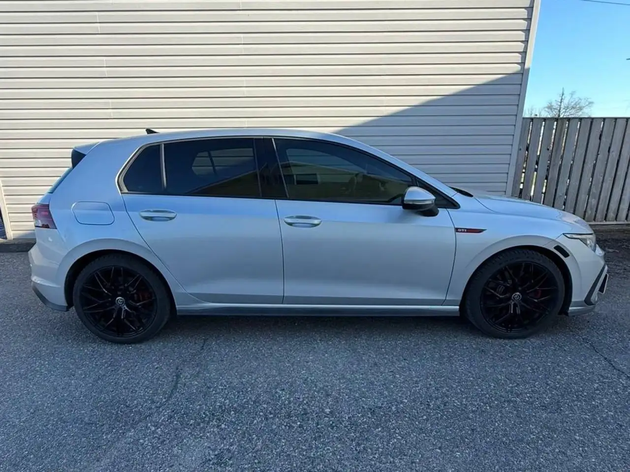 Volkswagen Golf GTI photo Volkswagen Golf GTI