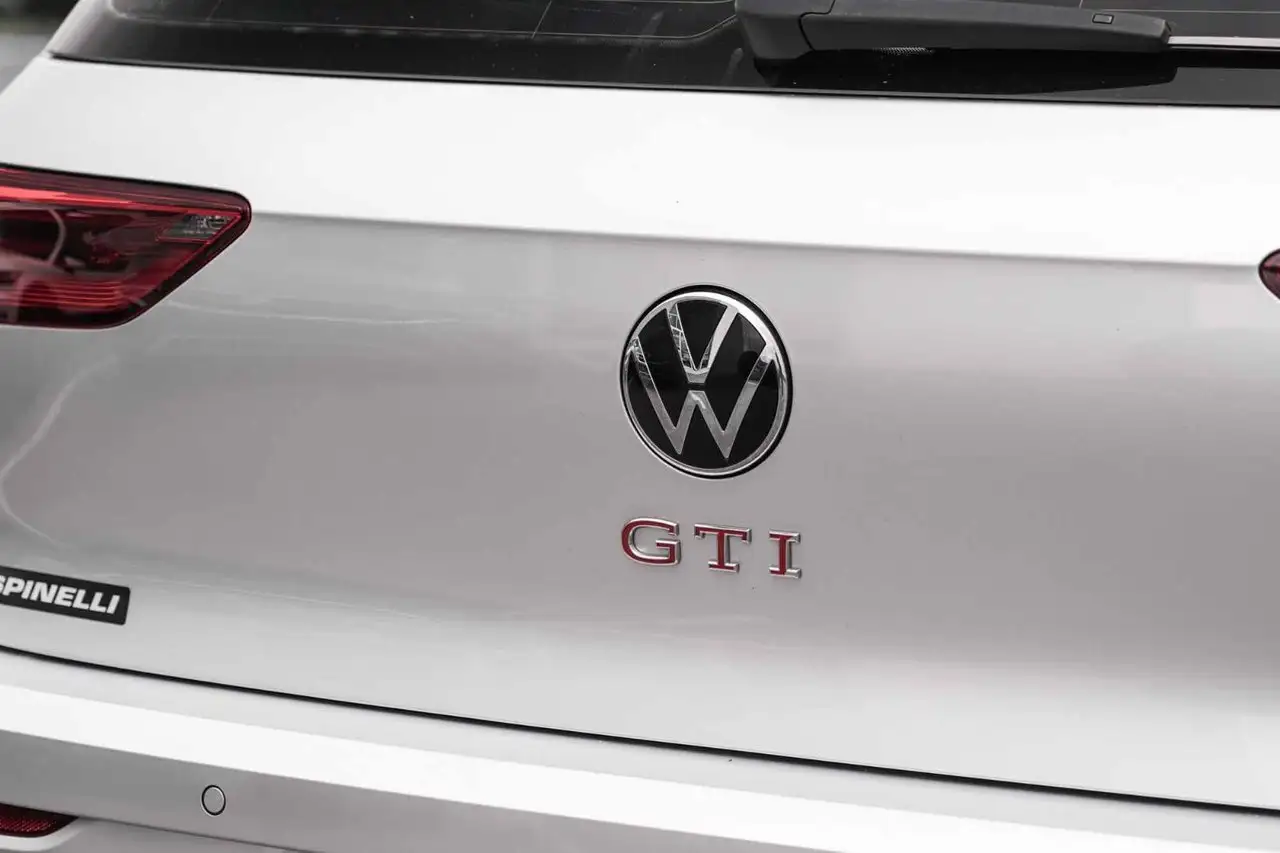 Volkswagen Golf GTI снимка Volkswagen Golf GTI