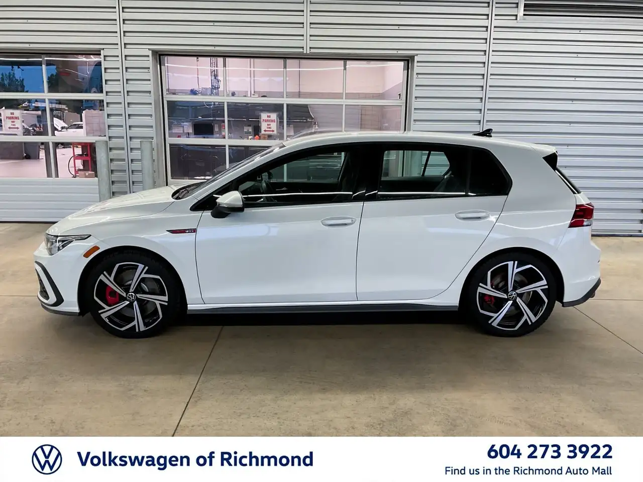 Volkswagen Golf GTI снимка Volkswagen Golf GTI
