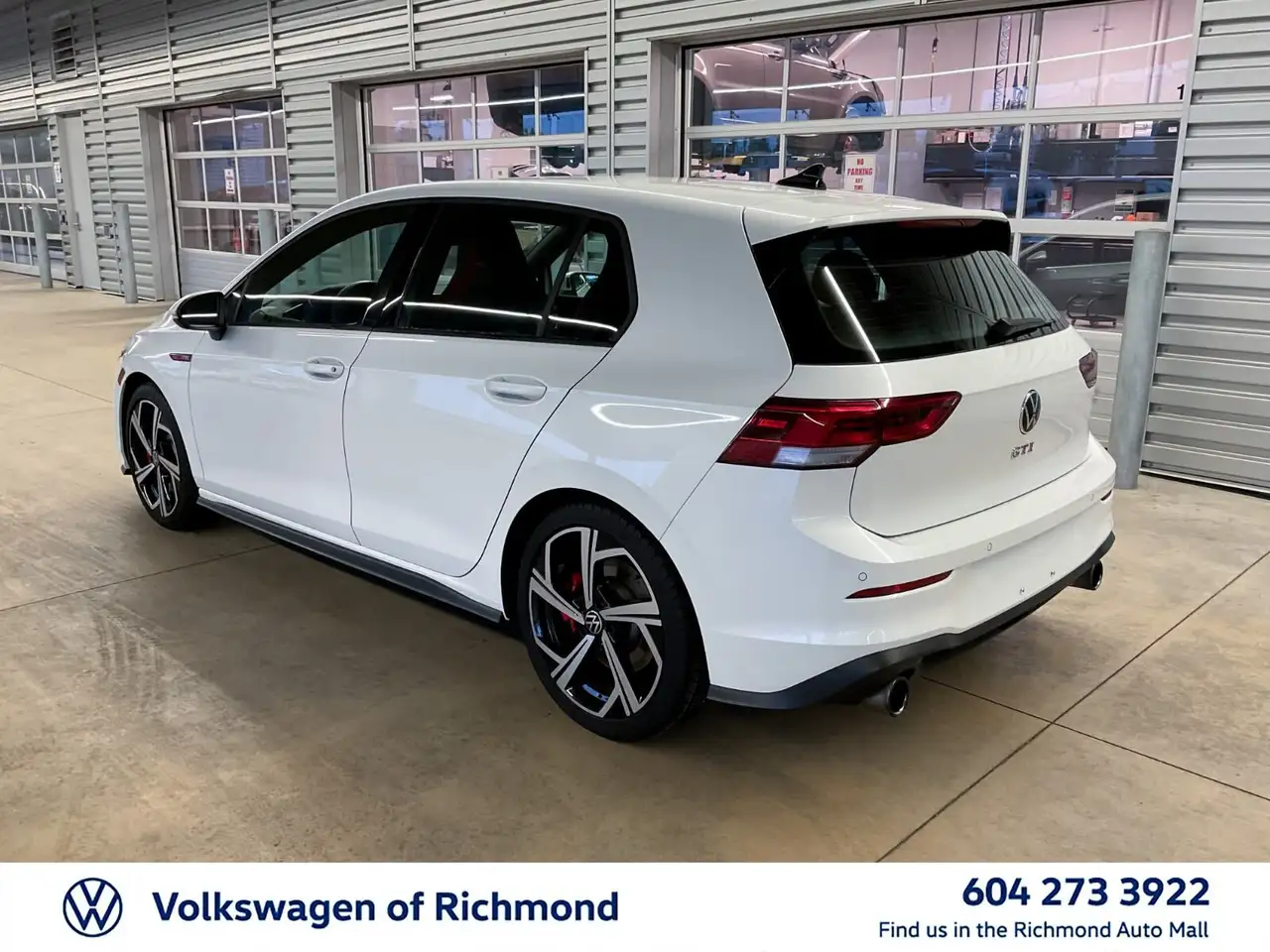 Volkswagen Golf GTI снимка Volkswagen Golf GTI