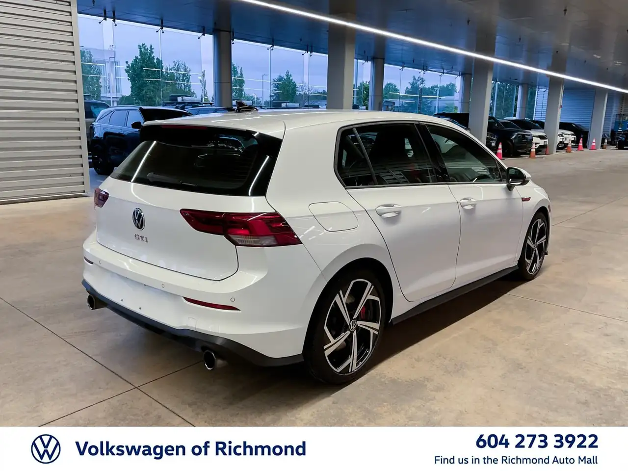 Volkswagen Golf GTI снимка Volkswagen Golf GTI