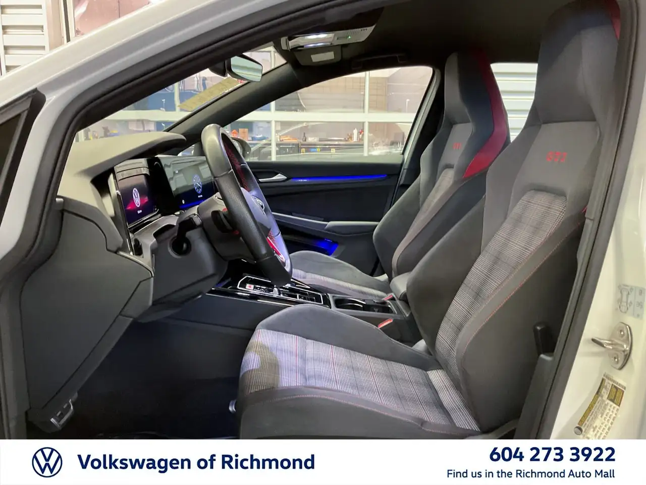 Volkswagen Golf GTI снимка Volkswagen Golf GTI
