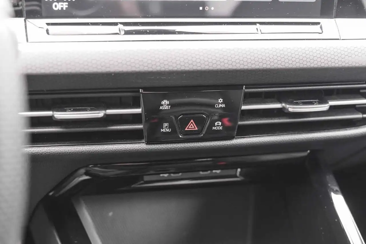 Volkswagen Golf GTI снимка Volkswagen Golf GTI