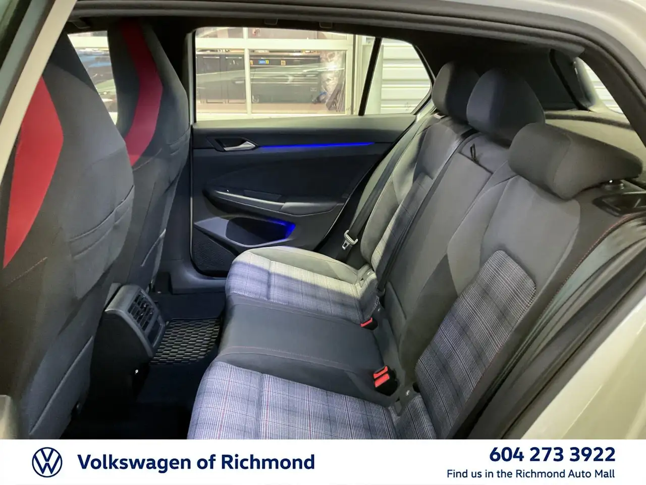 Volkswagen Golf GTI снимка Volkswagen Golf GTI