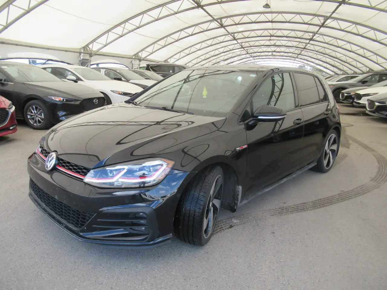 Volkswagen Golf GTI снимка Volkswagen Golf GTI