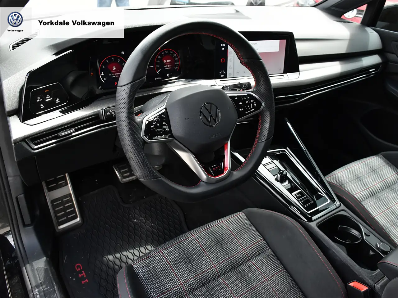 Volkswagen Golf GTI снимка Volkswagen Golf GTI