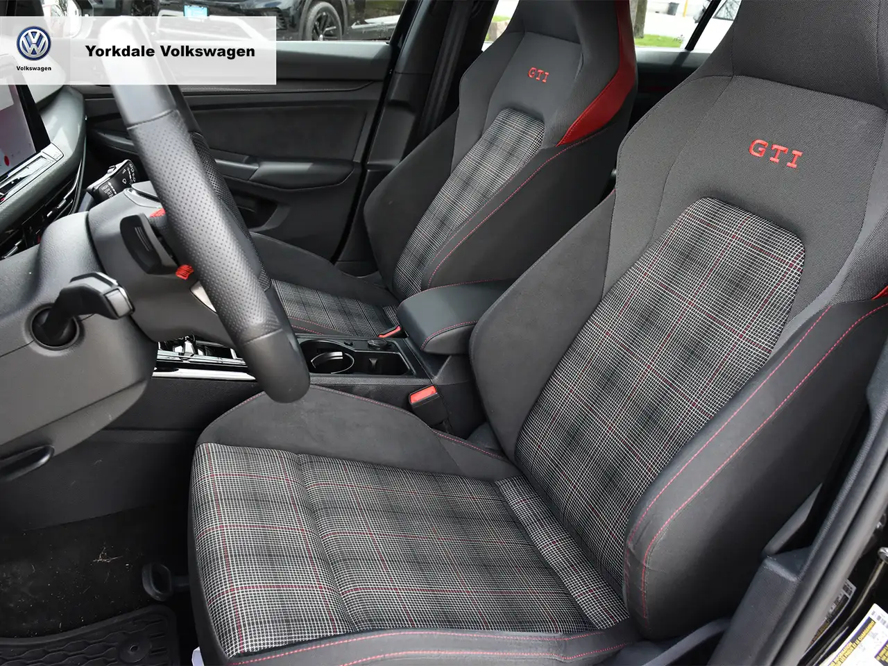 Volkswagen Golf GTI снимка Volkswagen Golf GTI