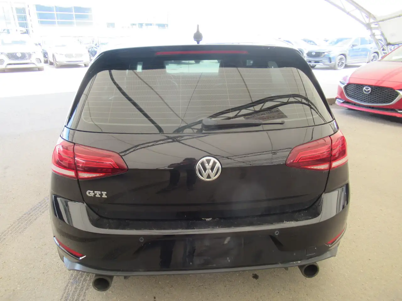 Volkswagen Golf GTI снимка Volkswagen Golf GTI