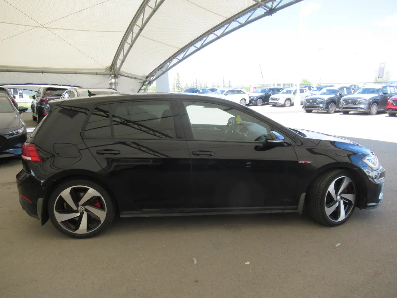 Volkswagen Golf GTI снимка Volkswagen Golf GTI