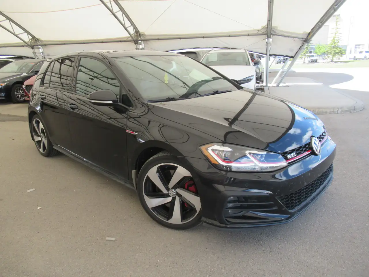 Volkswagen Golf GTI снимка Volkswagen Golf GTI