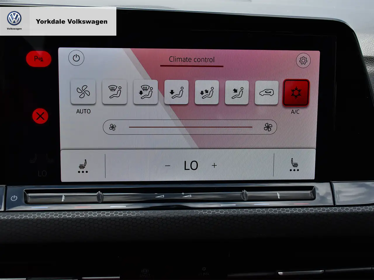 Volkswagen Golf GTI снимка Volkswagen Golf GTI