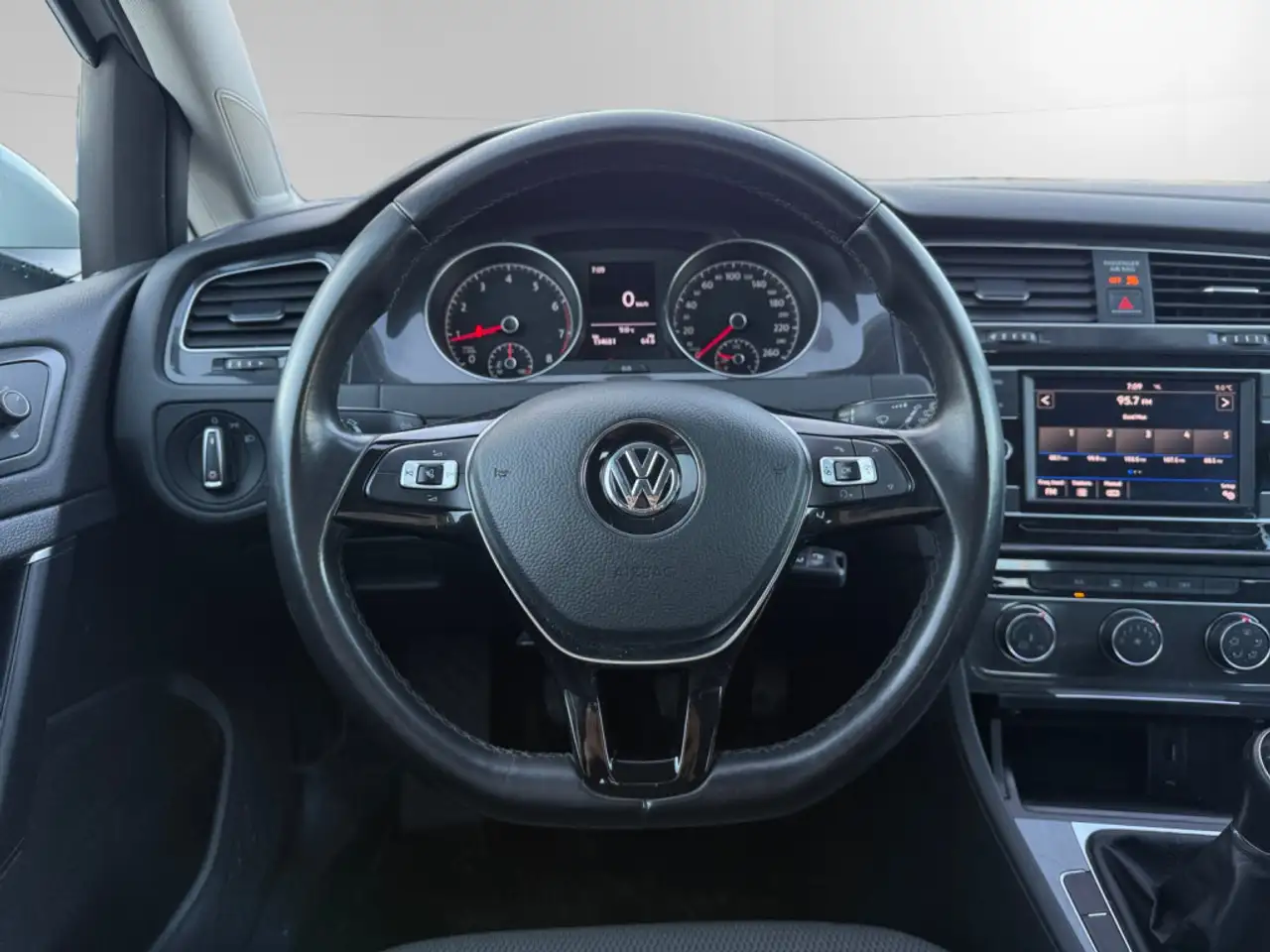 Volkswagen Golf снимка Volkswagen Golf