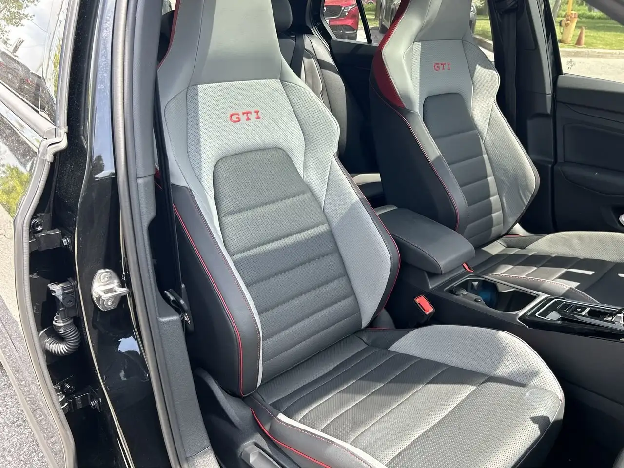 Volkswagen Golf GTI photo Volkswagen Golf GTI