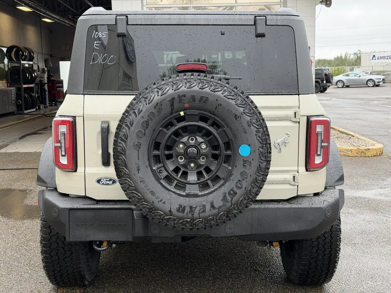 Ford Bronco photo Ford Bronco
