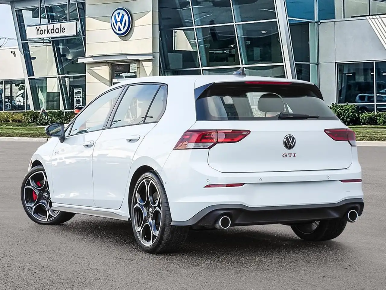 Volkswagen Golf GTI снимка Volkswagen Golf GTI
