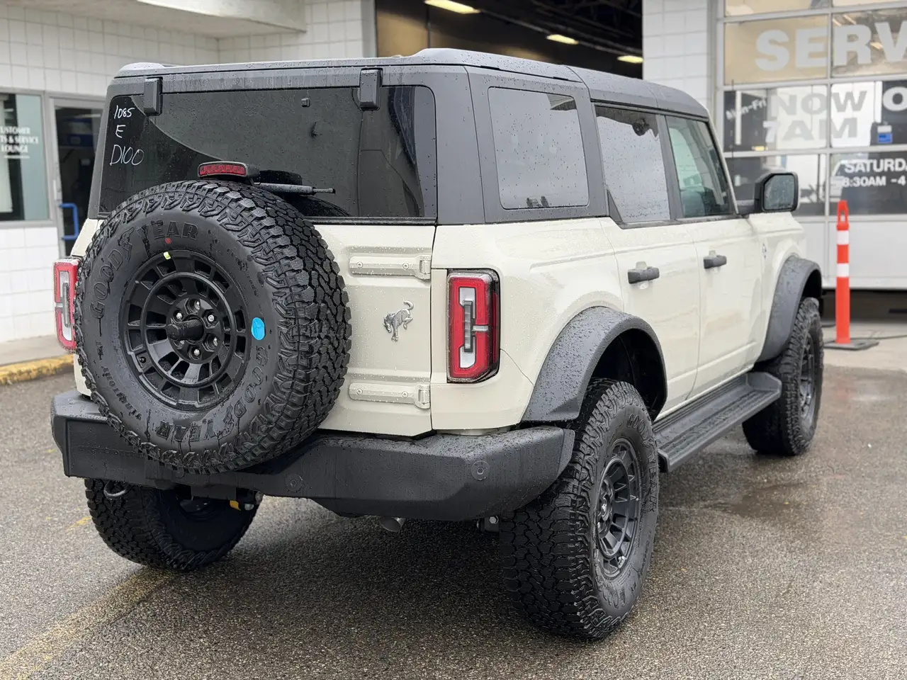 Ford Bronco photo Ford Bronco