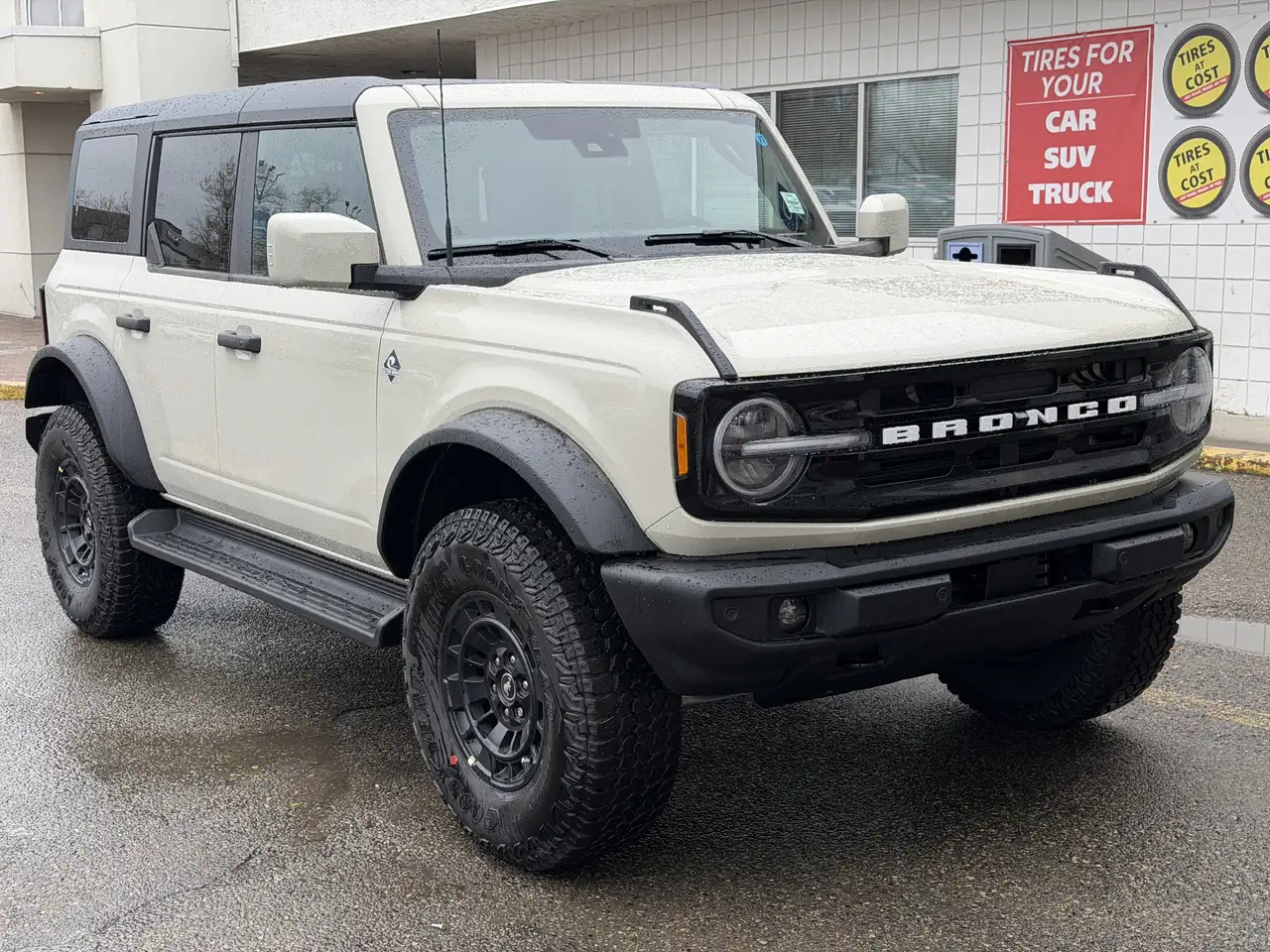 Ford Bronco photo Ford Bronco